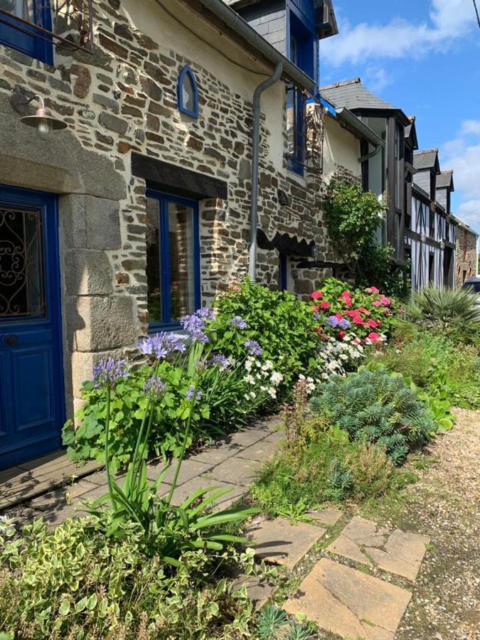 Maison En Pierre Dans Son Nid De Verdure Roz-Landrieux 外观 照片