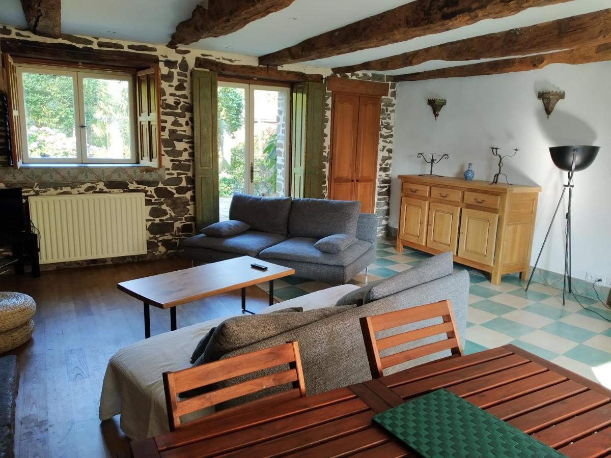 Maison En Pierre Dans Son Nid De Verdure Roz-Landrieux 外观 照片