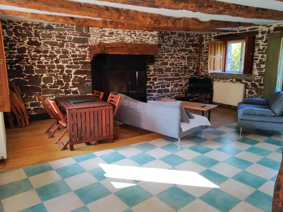 Maison En Pierre Dans Son Nid De Verdure Roz-Landrieux 外观 照片