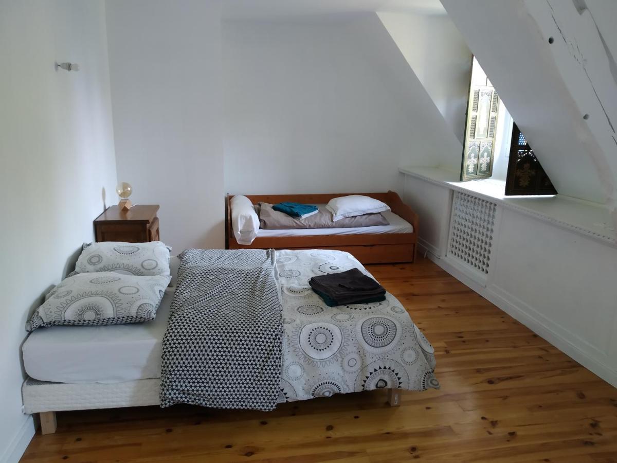 Maison En Pierre Dans Son Nid De Verdure Roz-Landrieux 外观 照片