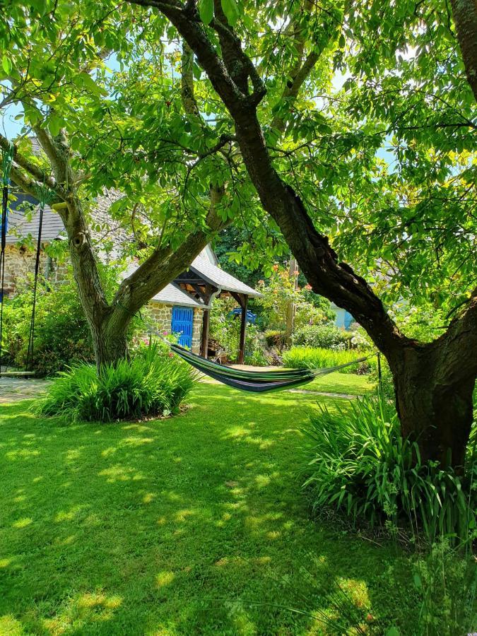 Maison En Pierre Dans Son Nid De Verdure Roz-Landrieux 外观 照片