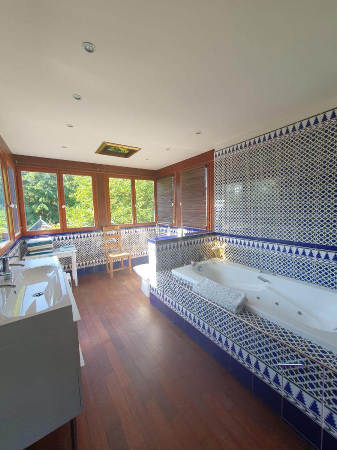 Maison En Pierre Dans Son Nid De Verdure Roz-Landrieux 外观 照片