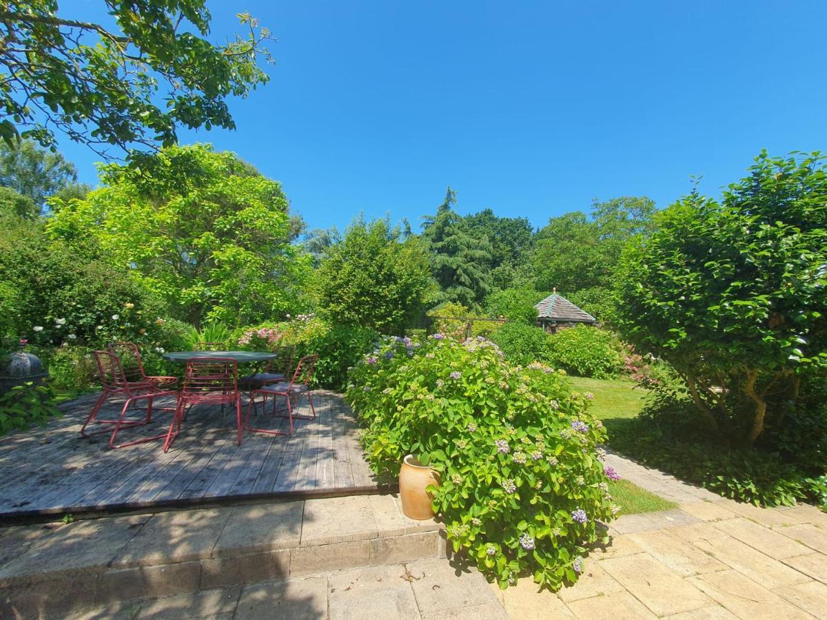Maison En Pierre Dans Son Nid De Verdure Roz-Landrieux 外观 照片