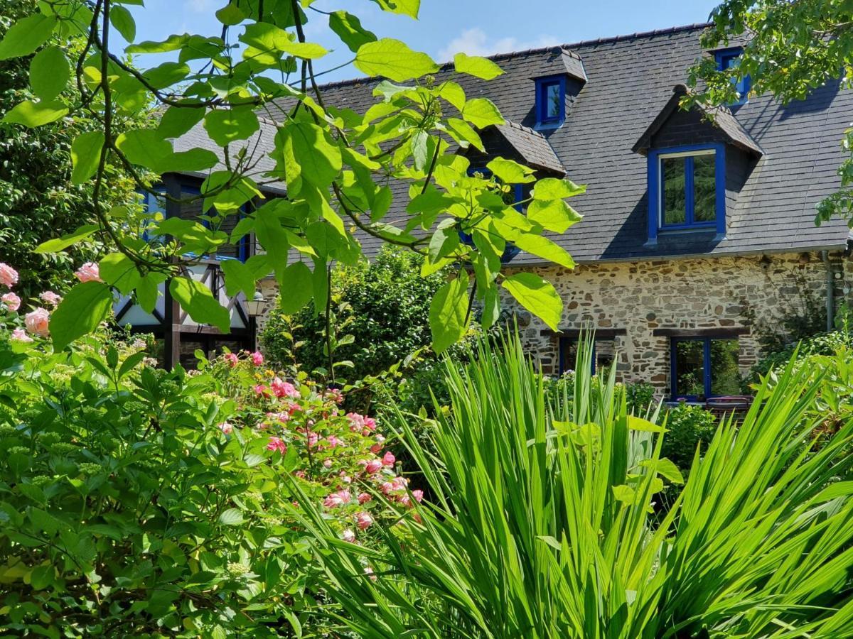 Maison En Pierre Dans Son Nid De Verdure Roz-Landrieux 外观 照片