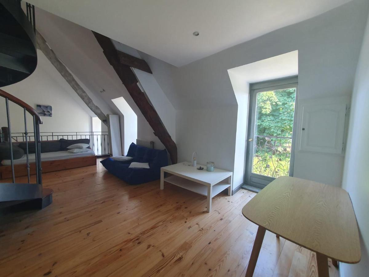 Maison En Pierre Dans Son Nid De Verdure Roz-Landrieux 外观 照片