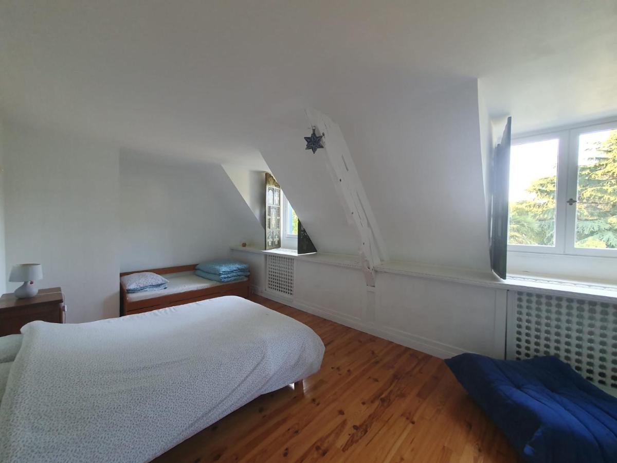 Maison En Pierre Dans Son Nid De Verdure Roz-Landrieux 外观 照片