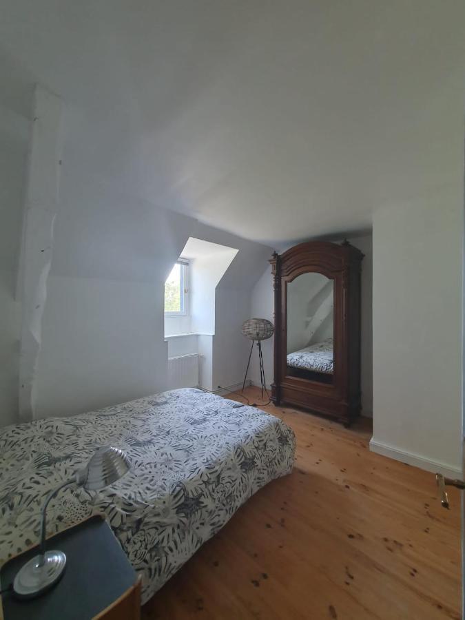 Maison En Pierre Dans Son Nid De Verdure Roz-Landrieux 外观 照片