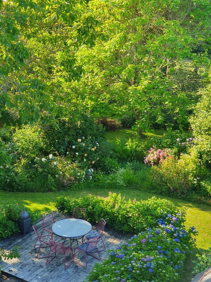 Maison En Pierre Dans Son Nid De Verdure Roz-Landrieux 外观 照片
